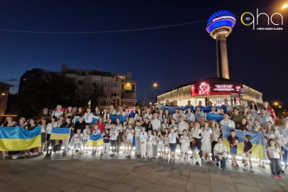 Atakule Ukrayna bayrağı renklerine büründü!