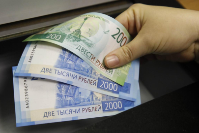 Rus bankacılık sistemi krizde: Müşteriler mevduatlarını çekiyor, şubeler kapanıyor
