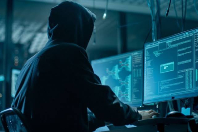 Yapay zekâyı kandırdılar: Rusça konuşan hackerlar 7 şirkete saldırdı