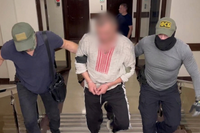 İşgalciler Kırım’da 27 yaşındaki kişiyi “Azov’u desteklediği” iddiasıyla alıkoydu!