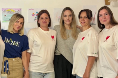 Angelina Jolie Ukrayna’yı ziyaret etti: "Çocuklar yer altında eğitim görmeye devam ediyor"