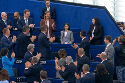 Avrupa Parlamentosu, Rus saldırısında bacağını kaybeden 10 yaşındaki Ukraynalı jimnastikçiyi ayakta alkışladı