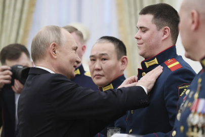 Kremlin, Ukrayna’ya karşı savaşan askerleri siyasete taşıyarak “yeni elit” oluşturuyor