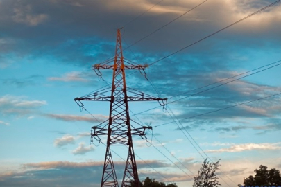 Ukrayna’da saldırılar ve olumsuz hava koşulları nedeniyle 7 bölgede elektrik kesintileri yaşanıyor