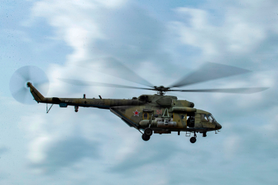 Rus askerî helikopteri Polonya hava sahasına girdi: Savunma unsurları alarma geçti