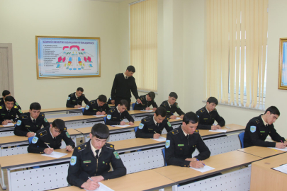 Türkmenistan'daki askerî üniversitelerde büyük açık: Kontenjanların üçte biri doldu