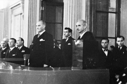 Birinci Türk Dil Kurultayı açıldı: 26 Eylül Türk Dil Bayramı kutlu olsun!