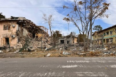 Rusya, Donetsk bölgesini vurdu: En az 3 yaralı, sivillere yardım sağlanan bina yıkıldı!