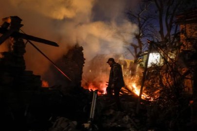 Rusya kış öncesi Ukrayna’nın elektrik şebekesini vurdu: Kıyiv’de ulaşım durdu, su tedariki aksadı