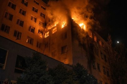 Rusya, Ukrayna'nın güneyine saldırdı: Bir iş merkezi vuruldu, 4 yaralı!