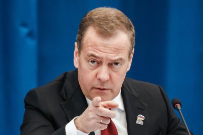Medvedev’den ABD’ye “uzay savaşı” tehdidi: Starlink uydularını hedef gösterdi