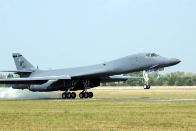 ABD, yeni tehdit üzerine Birleşik Krallık’taki bombardıman uçaklarını geri çekti