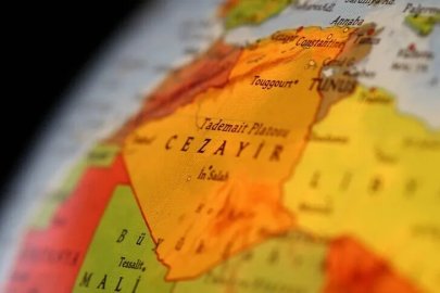 Cezayir, AB ülkelerinin hava sahasını kullanarak Rusya’ya askerî ekipman taşıyor