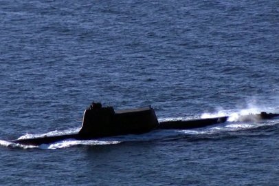 Japon Denizi’nde gerilim: Kuzey Kore, iki tür stratejik seyir füzesini test etti!