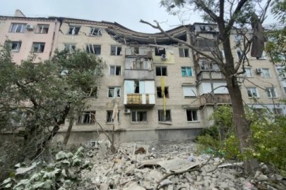 İşgalci Rusya, Herson’a 8 güdümlü hava bombası attı: 1 ölü, 20 yaralı!