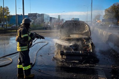 Rus ordusu Kıyiv-Odesa karayolunu SİHA’yla hedef aldı: Araçlar alev aldı, 3 sivil hayatını kaybetti